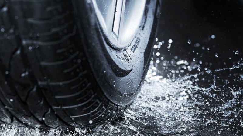 В Европе установят новые нормативы сцепных свойств шин на мокрых дорогах